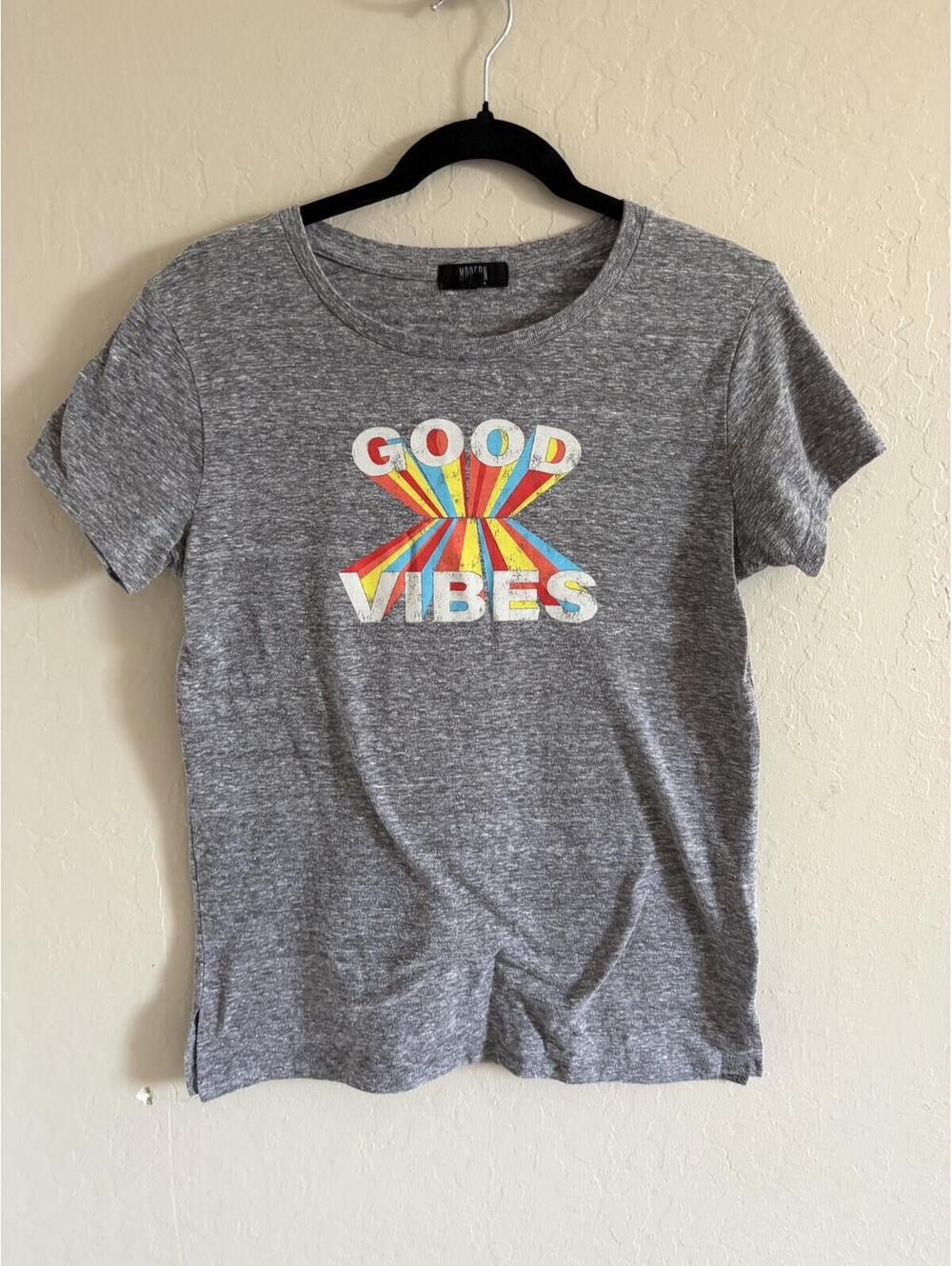 Modern canvas T shirt